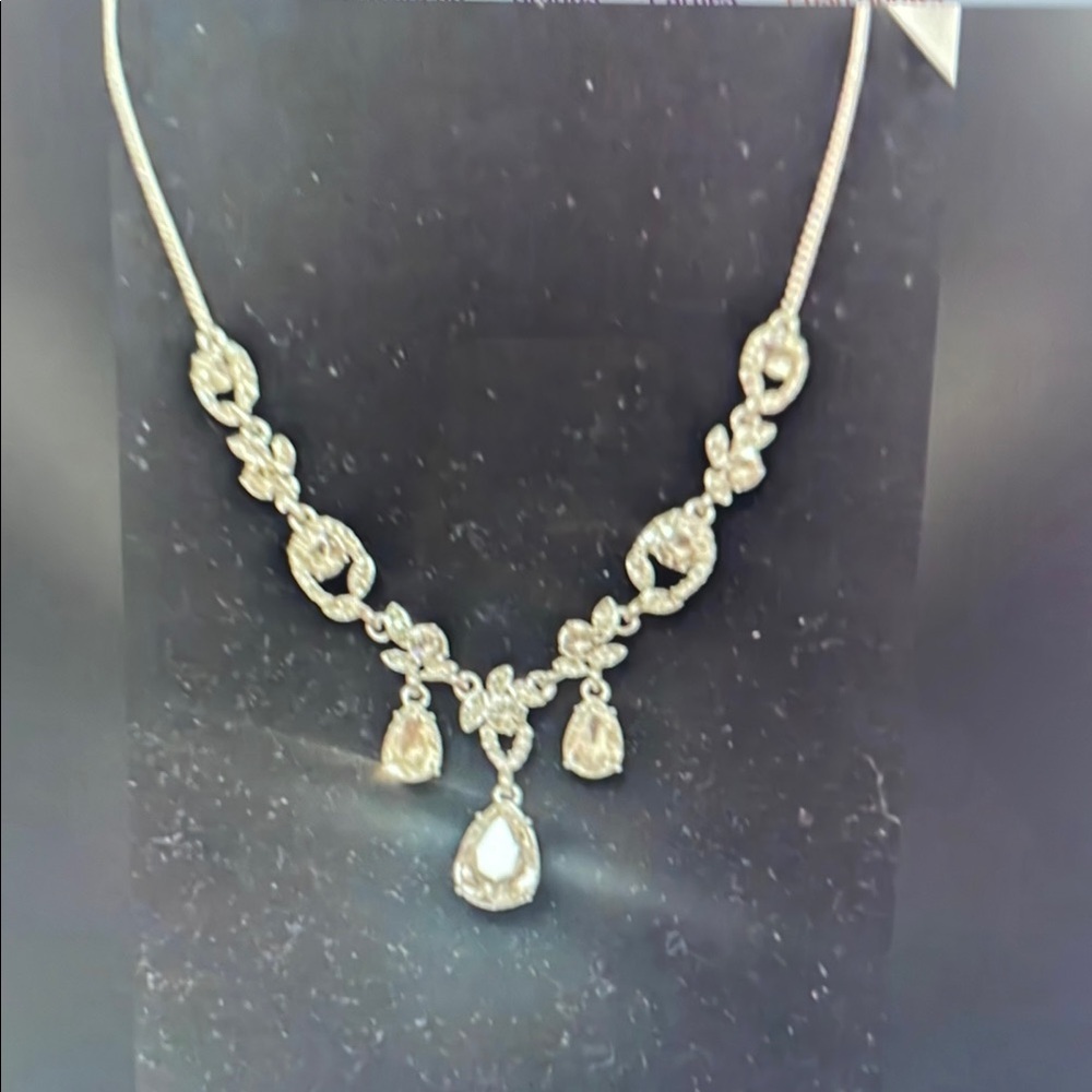 Elegant Silver Necklace with Crystal Accents